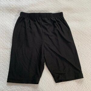 5/$25 Extremely Me size 4 black stretch pull on elastic waist 6"‎ long shorts